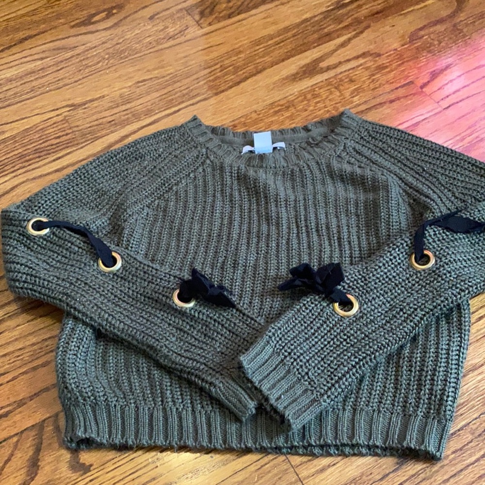 Deal ‼️ 4 items for 10